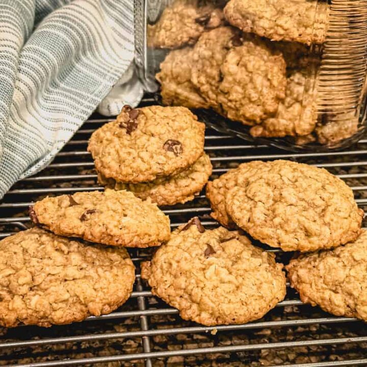 Oatmeal spelt cookies with chocolate chips