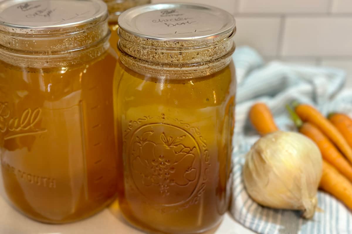 How to Can Homemade Chicken Broth (Recipe and Instructions) Heritage revived