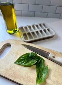 Preserving Basil for Winter: Two Quick Methods - Heritage revived